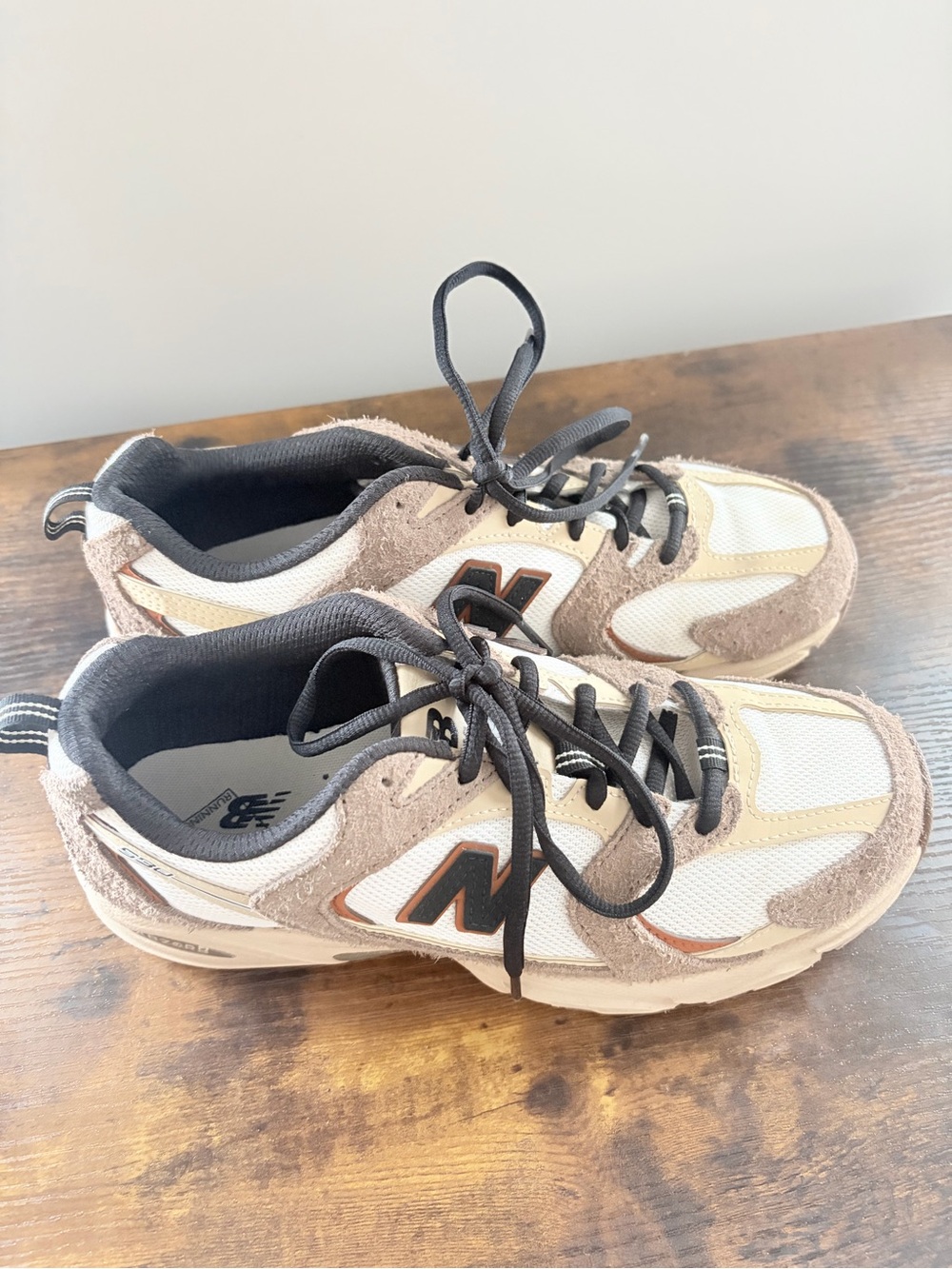 New Balance Beige, White & Black 530 Sneakers - Picture 2 of 5